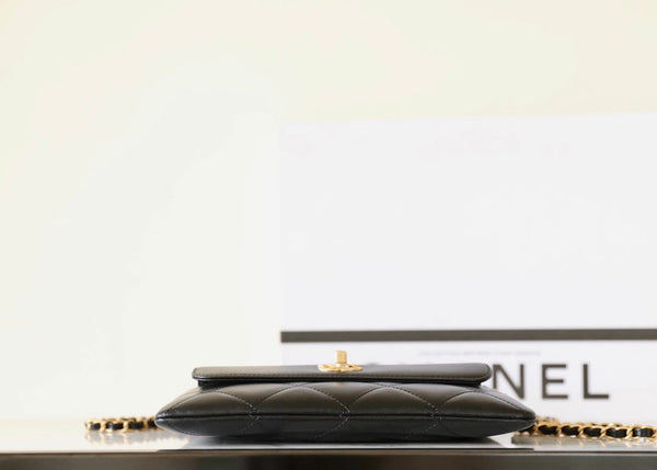 cc 24b cluth 25cm black lambskin