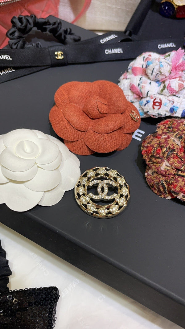 CC Brooch Gold 163243