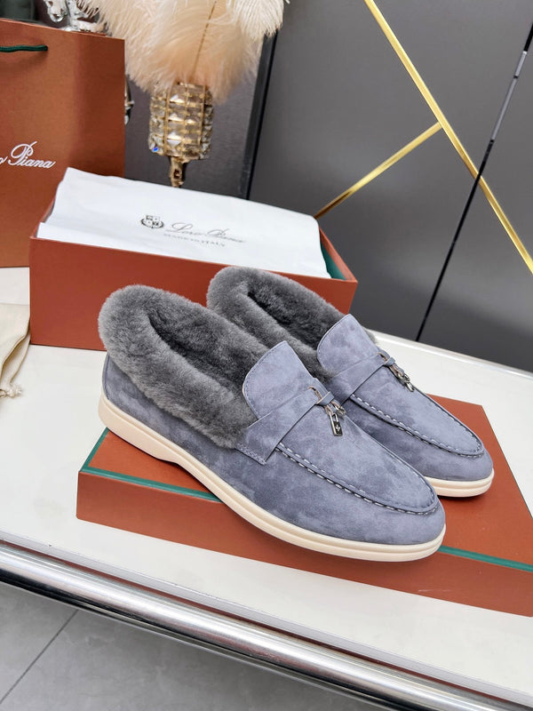 Mocassino LP Summer Charm Walk in pelle scamosciata e pelliccia di agnello viola blu