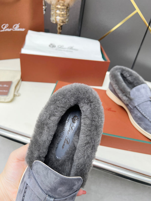 Mocassino LP Summer Charm Walk in pelle scamosciata e pelliccia di agnello viola blu