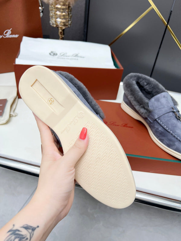 Mocassino LP Summer Charm Walk in pelle scamosciata e pelliccia di agnello viola blu