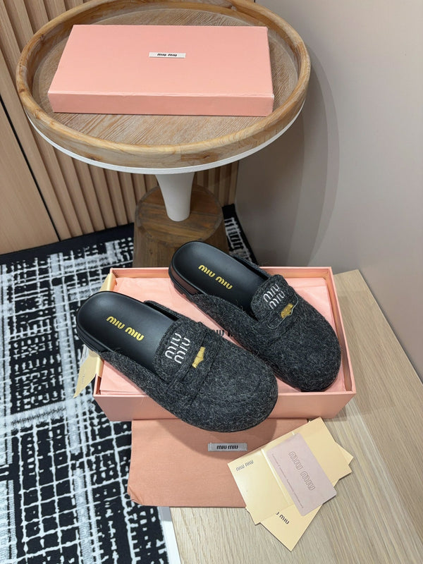 Ciabatte Miu in lana nera originale