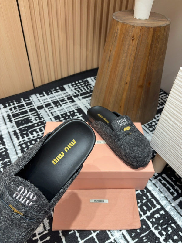 Ciabatte Miu in lana nera originale