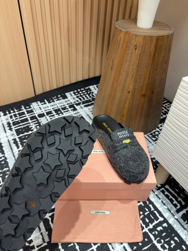 Ciabatte Miu in lana nera originale