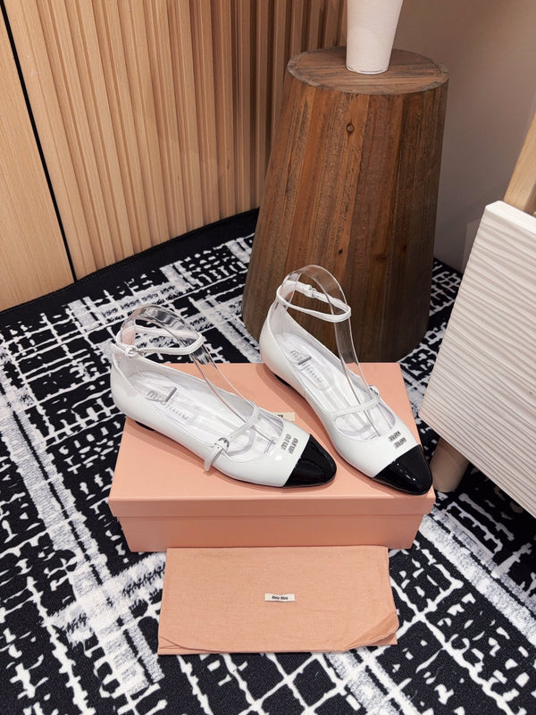 Miu Ballerina in pelle di pecora bianca in porcellana