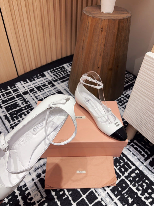 Miu Ballerina in pelle di pecora bianca in porcellana