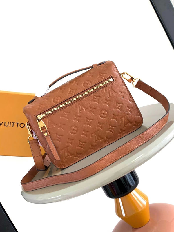 POCHETTE MÉTIS 25 IN PELLE EMPREINTE COGNAC MONOGRAM ORO HARDWARE