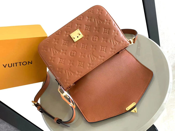 POCHETTE MÉTIS 25 IN PELLE EMPREINTE COGNAC MONOGRAM ORO HARDWARE