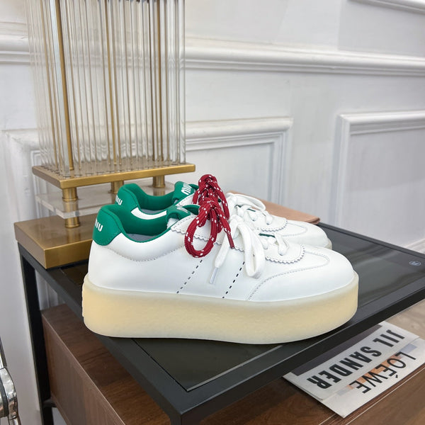 Sneakers Miu bianche in misto pelle di vacchetta con stringhe rosse