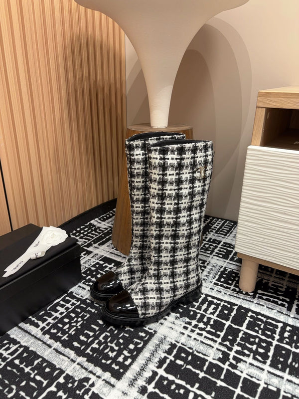 Stivali alti CC in misto lana tweed bianco e nero e pelle di agnello