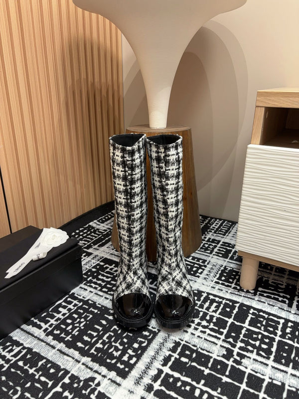 Stivali alti CC in misto lana tweed bianco e nero e pelle di agnello