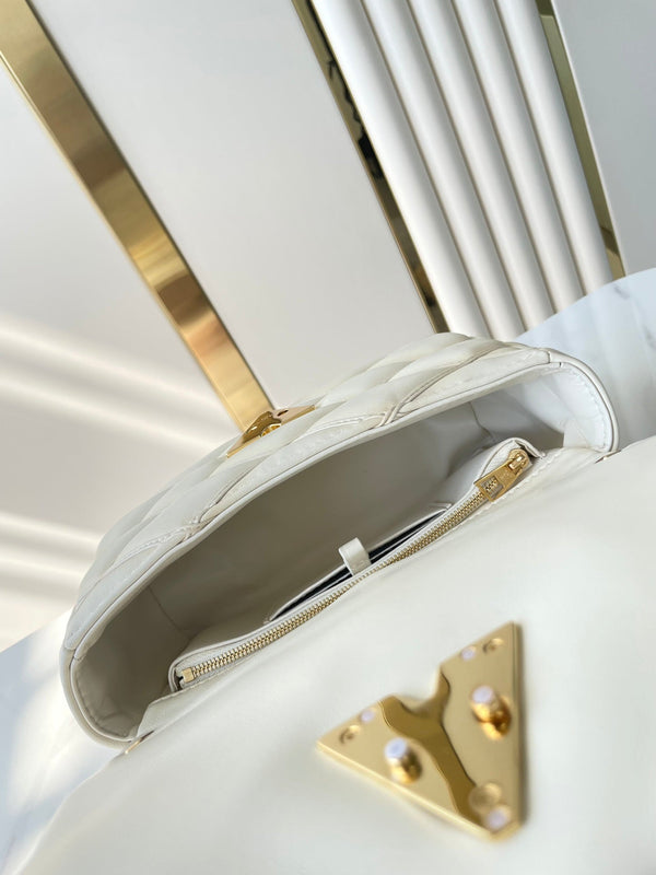 GO-14 PM 20 IN PELLE DI AGNELLO TRAPUNTATA CREMA CON FERRAMENTA ORO