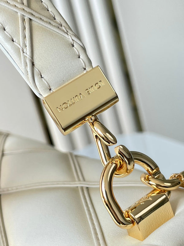 GO-14 PM 20 IN PELLE DI AGNELLO TRAPUNTATA CREMA CON FERRAMENTA ORO