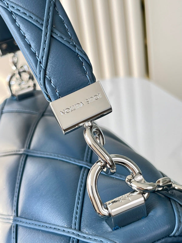 GO-14 PM 20 IN PELLE DI AGNELLO TRAPUNTATA TINTA INDACO CON FERRAMENTA IN ARGENTO