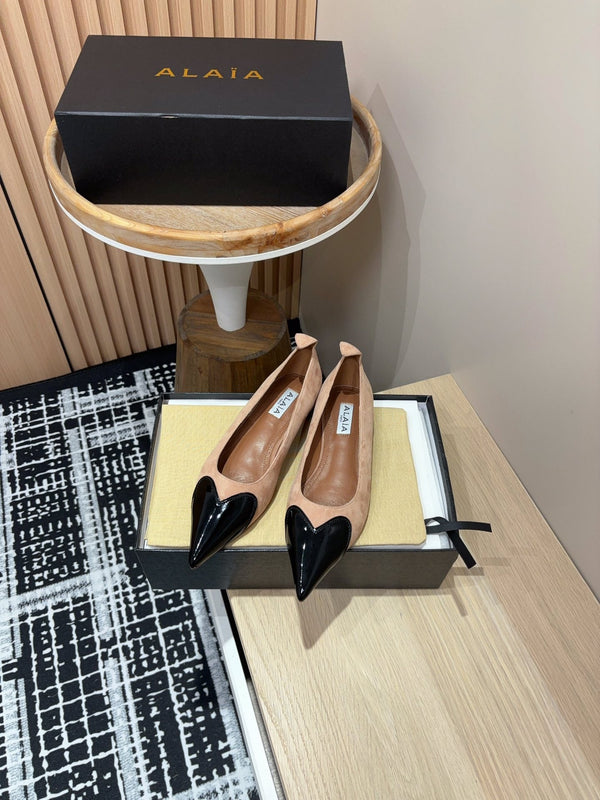 Alaila Ballerina Flats Coeur In Beige Suede 933071