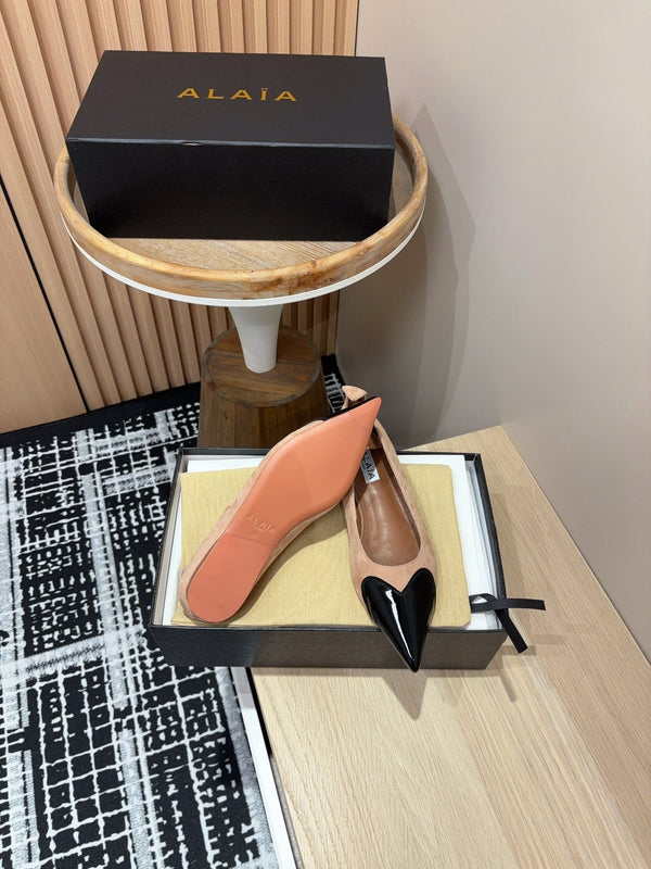 Alaila Ballerina Flats Coeur In Beige Suede 933071