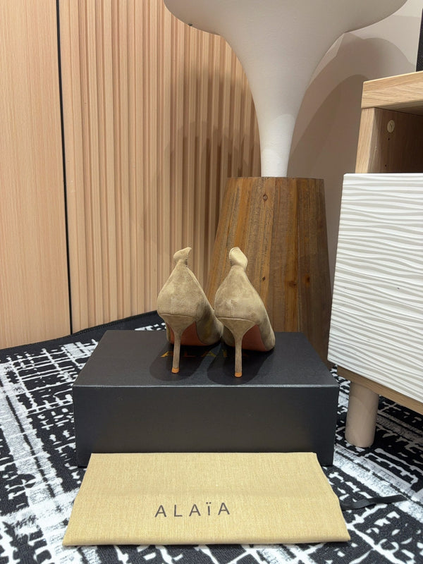 Alaia Pump Coeur 85mm In Moss Brown Suede 933080