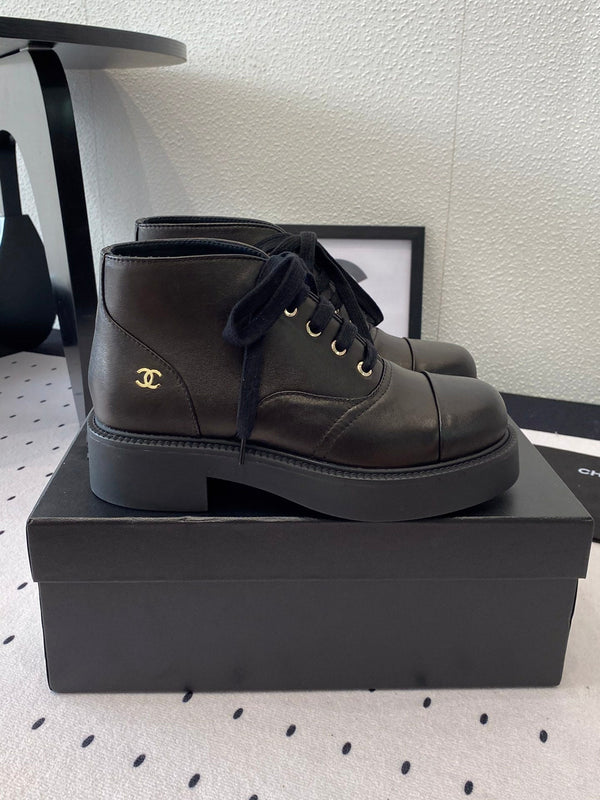 LOW-CUT BOOTS IN BLACK CALFSKIN