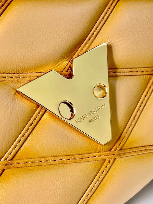 GO-14 PM 20 IN PELLE DI AGNELLO TRAPUNTATA COLOR CERVO CHIARO CON FERRAMENTA ORO