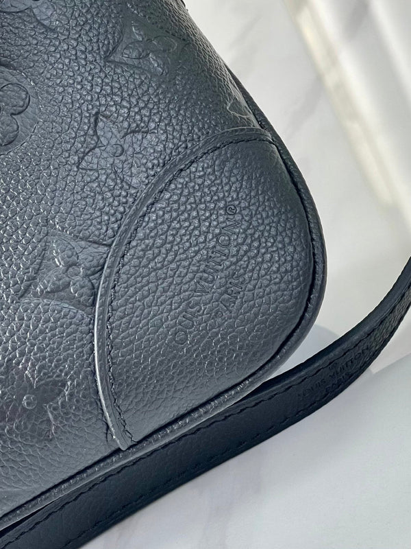 BOULOGNE 29 IN PELLE CON STAMPA MONOGRAMMA NERA E FERRAMENTA ORO