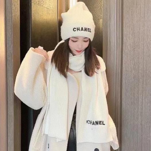 SET CAPPELLO E SCIARPA IN LANA BIANCA 422599
