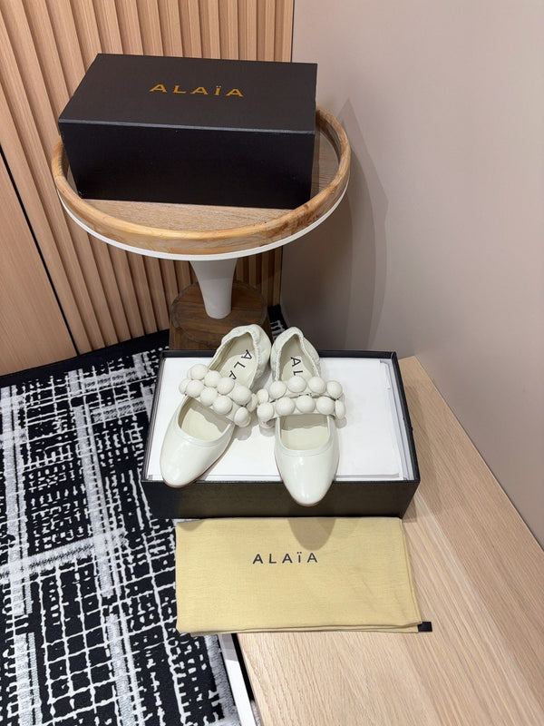 Alaila Sphere Ballet Flats In White Glossy Calfskin 964201