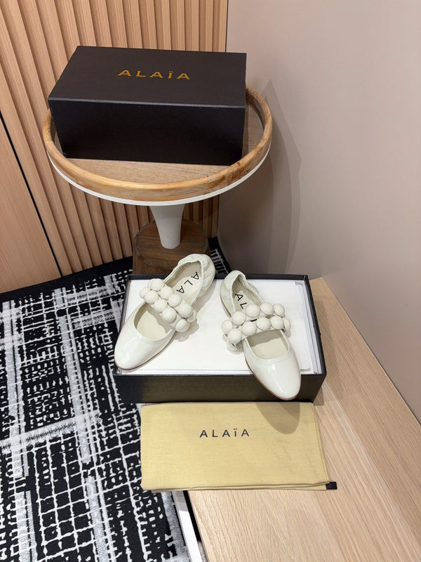 Alaila Sphere Ballet Flats In White Glossy Calfskin 964201