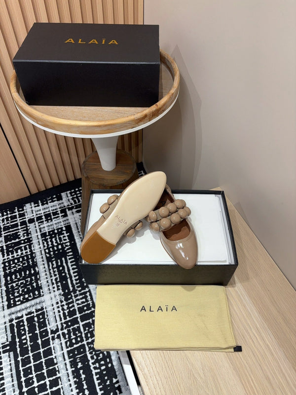 Alaila Sphere Ballet Flats In Beige Glossy Calfskin 964202