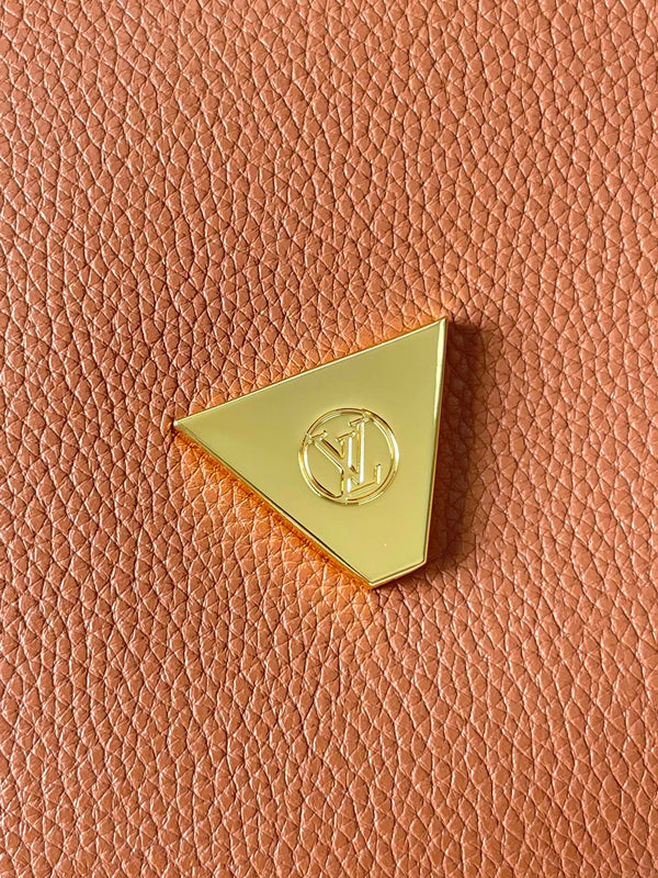 SOFT TWIST 27 IN PELLE DI VITELLO COGNAC LOGO ORO