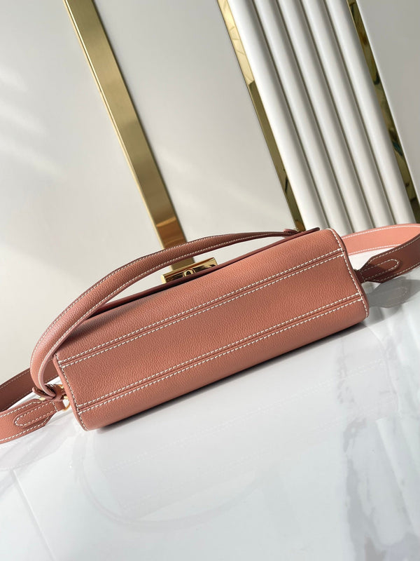 SOFT TWIST 27 IN PELLE DI VITELLO COGNAC LOGO ORO