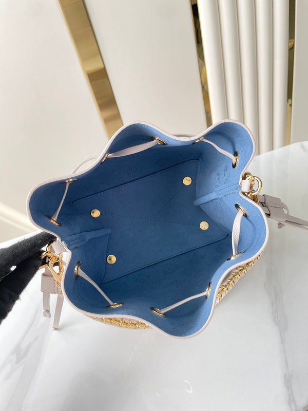 BELLA 22 IN PELLE DI VITELLO TRAFORATA BLUME CON FERRAMENTA ORO