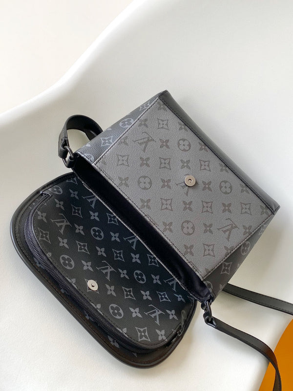 LV Pulse Messenger 26.6cm Black Monogram Eclipse Reverse Canvas