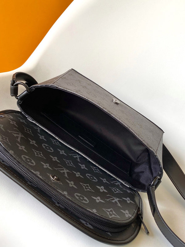 LV Pulse Messenger 26.6cm Black Monogram Eclipse Reverse Canvas