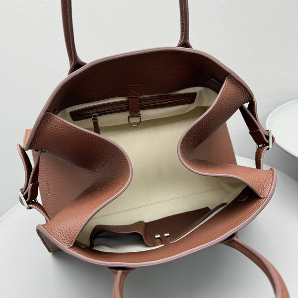 Borsa tote The Row Margaux 15 da 38 cm in pelle di vitello martellata marrone