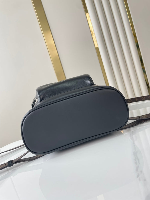 ZAINO MONTSOURIS VIBE PM 30 IN PELLE DI AGNELLO NERA CON CATENA IN ARGENTO