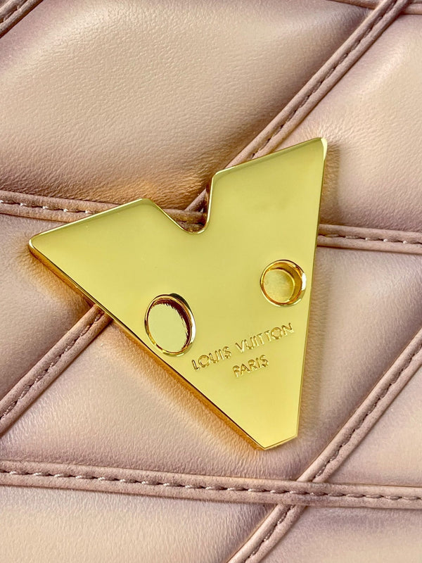 GO-14 MM 23 IN PELLE DI AGNELLO TRAPUNTATA ROSA CHIARO CON FERRAMENTA ORO