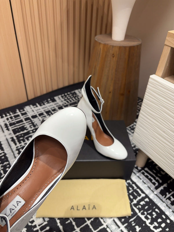 Alaia Decollete Pumps 105mm In White Glossy Cowhide 121910