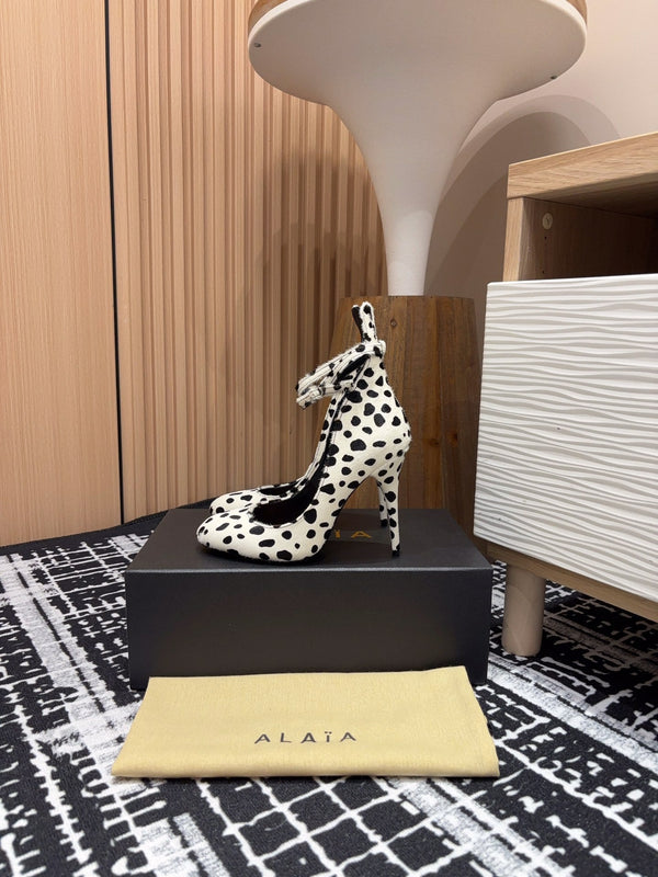 Alaia Decollete Pumps 105mm In White Black Cowhide 121913