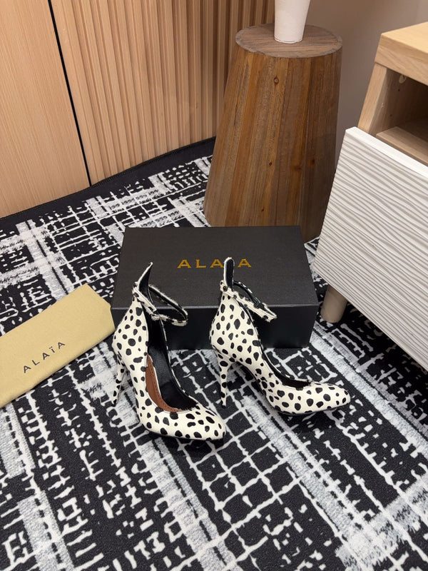 Alaia Decollete Pumps 105mm In White Black Cowhide 121913