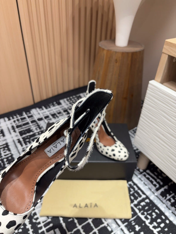 Alaia Decollete Pumps 105mm In White Black Cowhide 121913