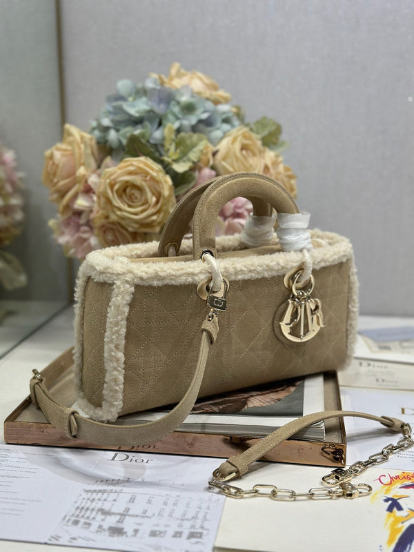 CD Lady D-Joy 26 Pelle di vacchetta color cammello e pelliccia Hardware dorato