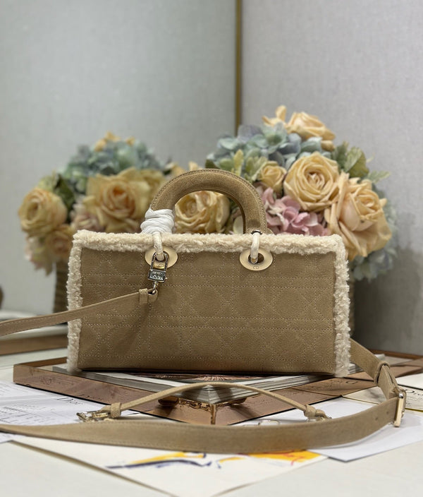 CD Lady D-Joy 26 Pelle di vacchetta color cammello e pelliccia Hardware dorato