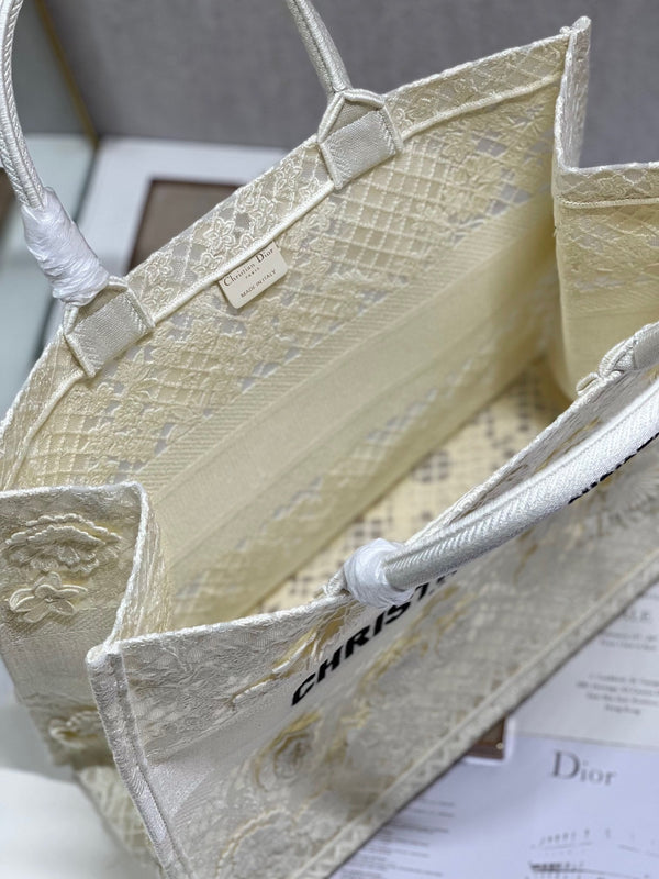 Borsa in tela con tracolla CD Fish Shreds White Book Tote da 42 cm 336594