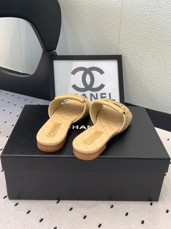 CC Slippers In Beige Quilted Cowhide 147026
