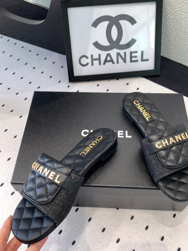 CC Slippers In Black Quilted Cowhide 147027