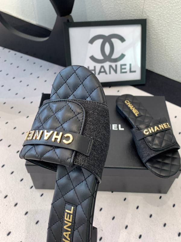 CC Slippers In Black Quilted Cowhide 147027