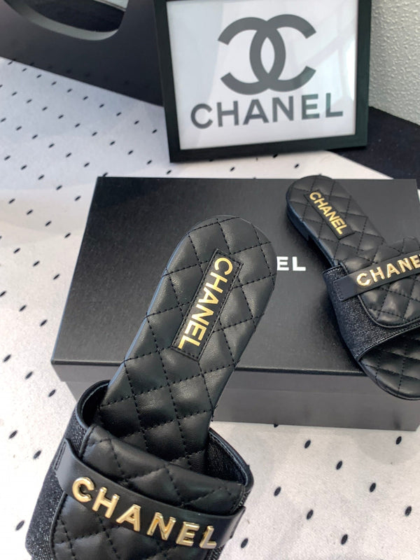 CC Slippers In Black Quilted Cowhide 147027