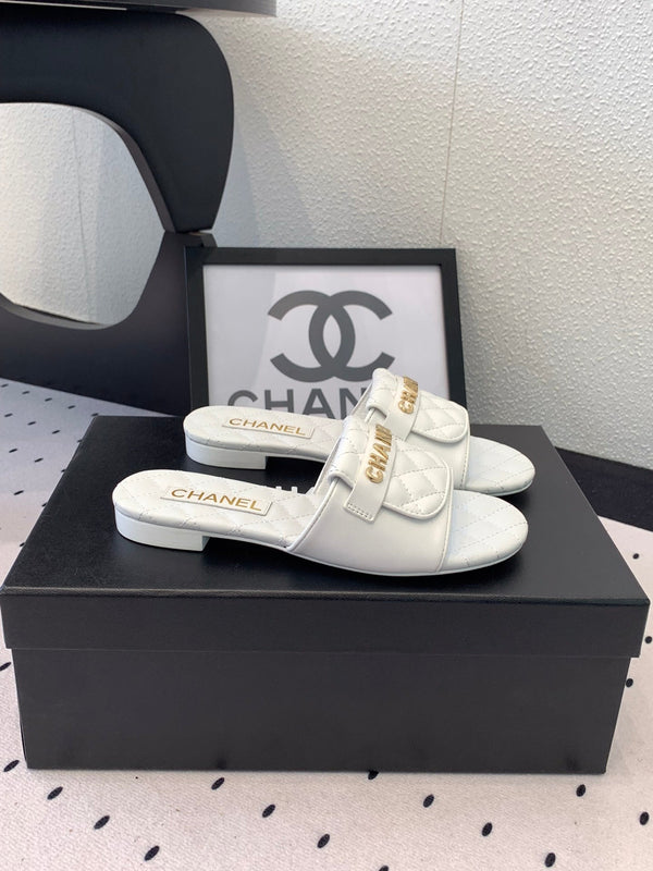 CC Slippers In White Quilted Cowhide 147028