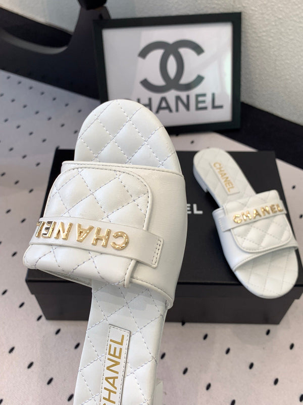 CC Slippers In White Quilted Cowhide 147028