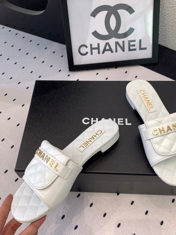 CC Slippers In White Quilted Cowhide 147028
